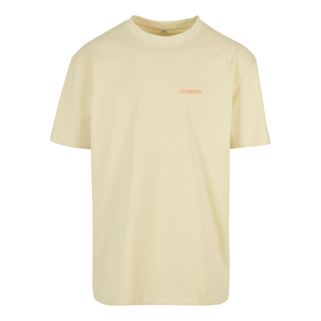 Pastellgelbes oversized T-Shirt outboxed von Chaoss, Frontansicht mit kleinem Schriftzug