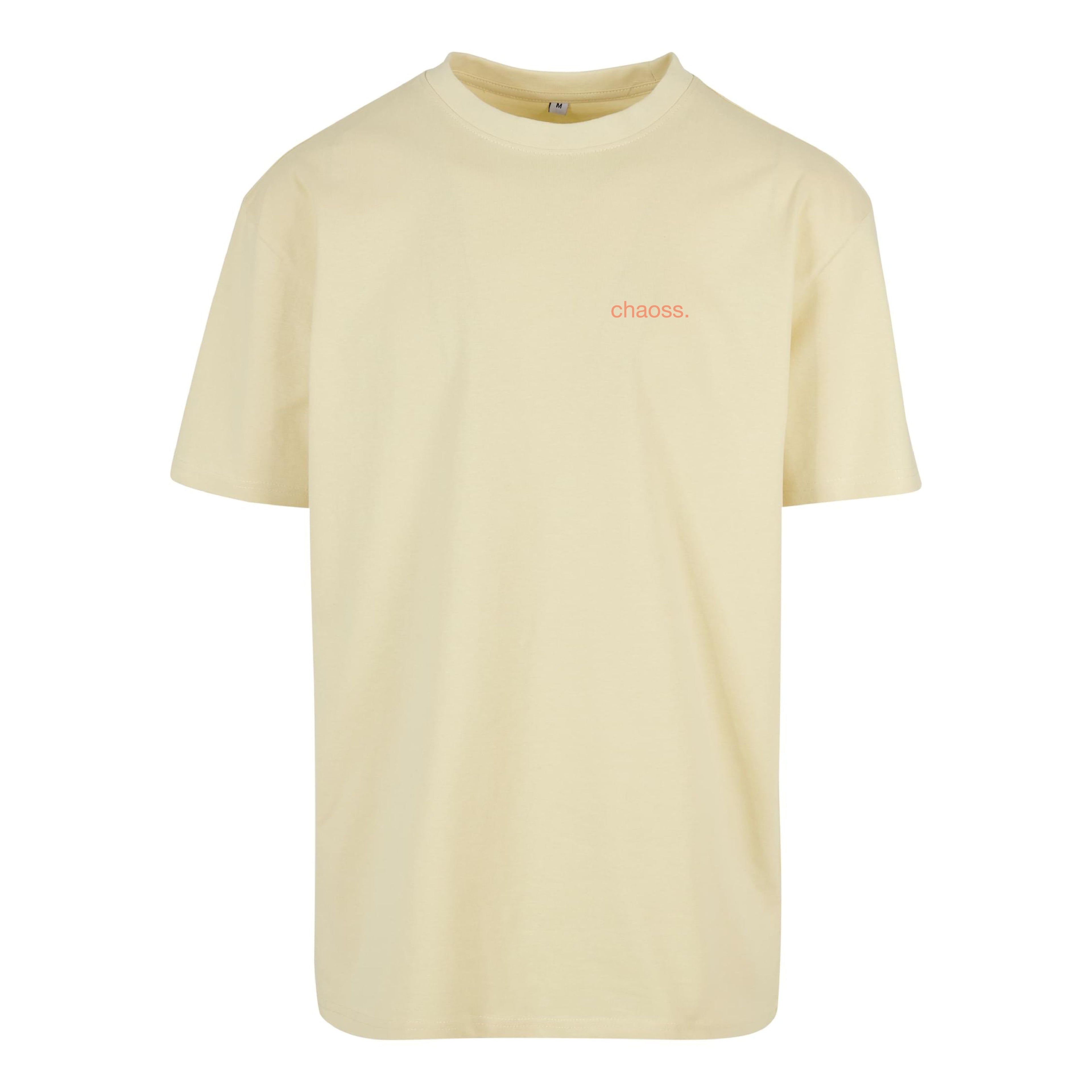 Pastellgelbes oversized T-Shirt outboxed von Chaoss, Frontansicht mit kleinem Schriftzug