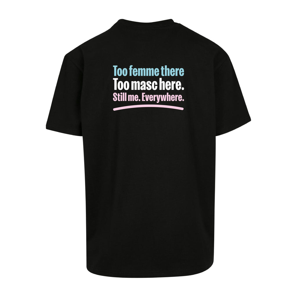 Oversized T-Shirt Too femme Too masc von Chaoss, Rückansicht mit Statement-Print
