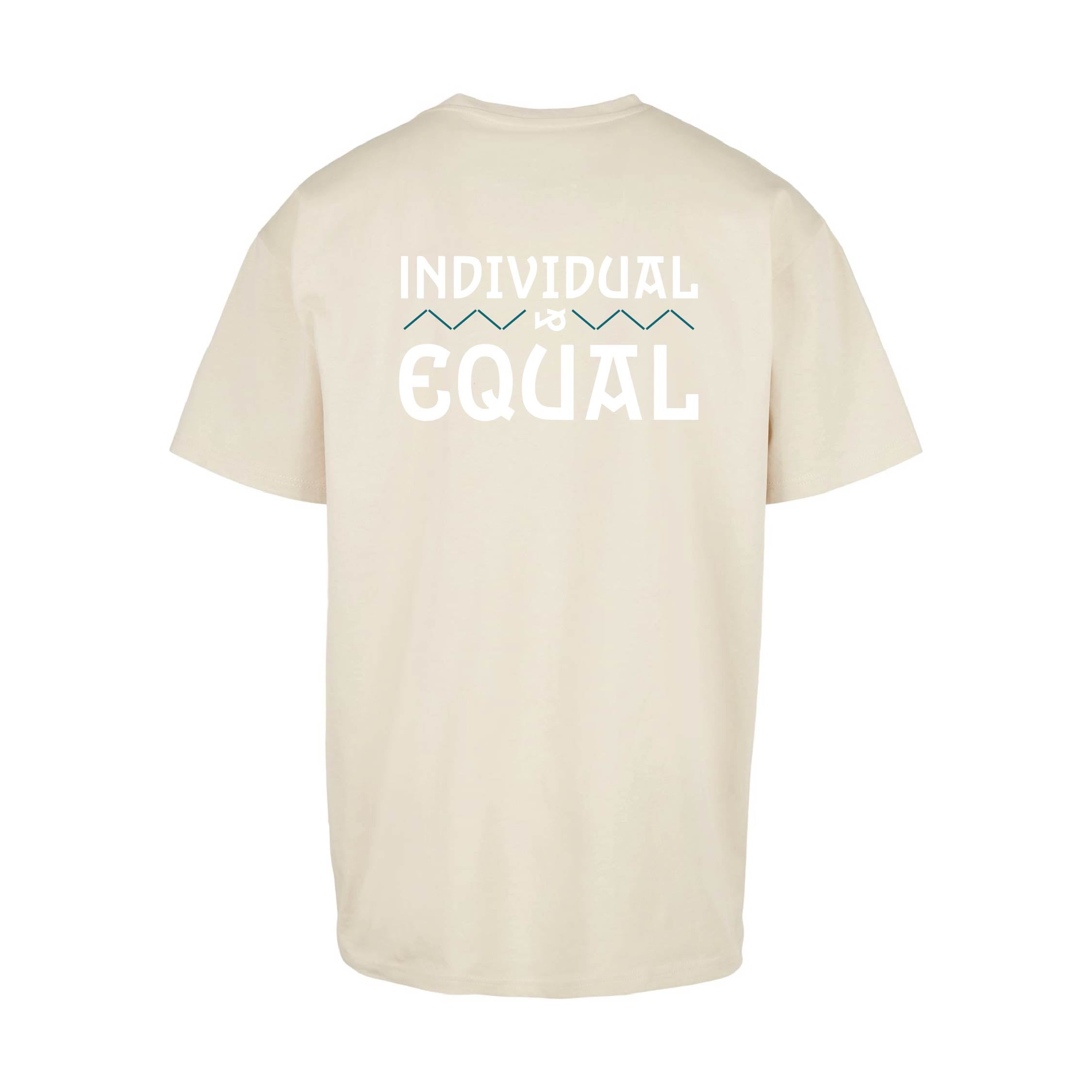  T-Shirt in Off-White Individual & Equal von Chaoss, Rückansicht mit großem Statement