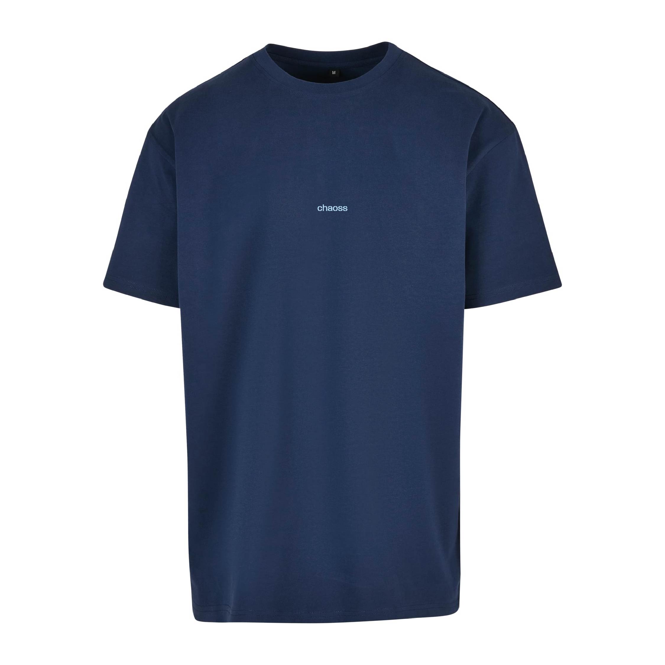Dunkelblaues T-Shirt Flag von Chaoss, Frontansicht mit kleinem Schriftzug