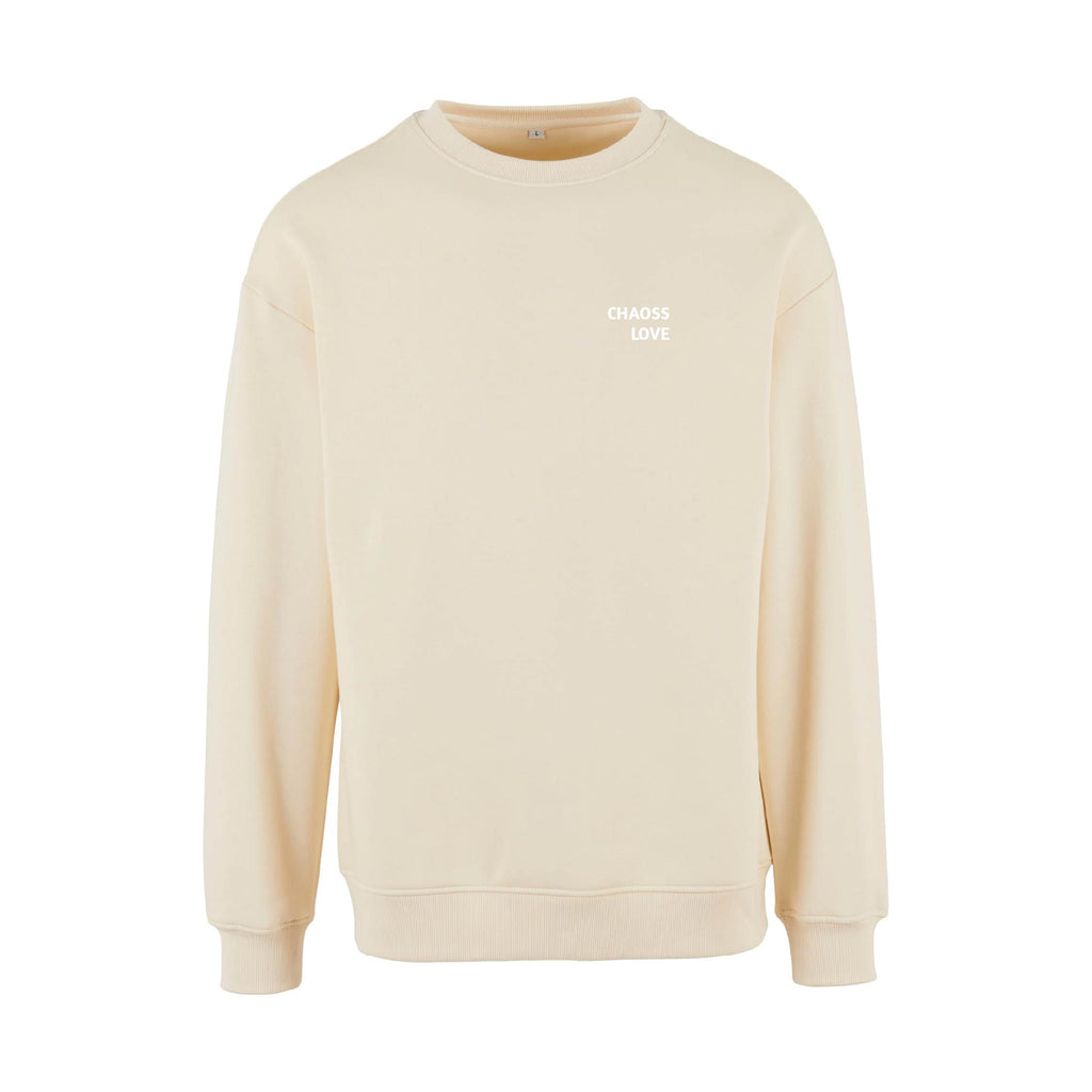 Pullover von Chaoss in Off-White von Vorne mit kleinem Schriftzug auf der Brust