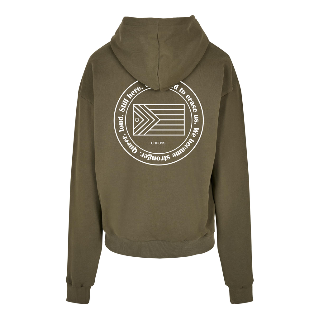 Oversized Hoodie Queer & Loud in oliv, Rückansicht mit großem Statement-Print